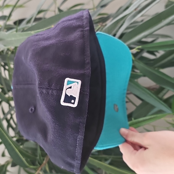 ✨️SOLD✨️New Era MLB Seattle Mariners Fitted 7 1/4 Ball Hat - Picture 2 of 10